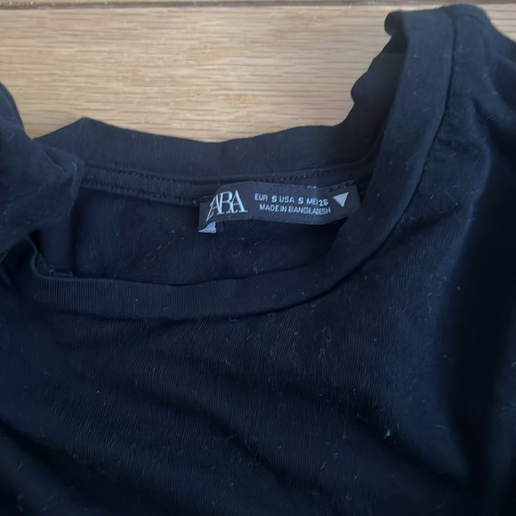 Black Zara ruffle sleeve - Picture 2 of 2